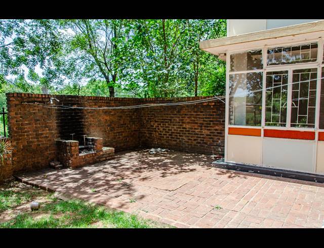 3 BEDROOM FLAT SOLD IN KILNER PARK